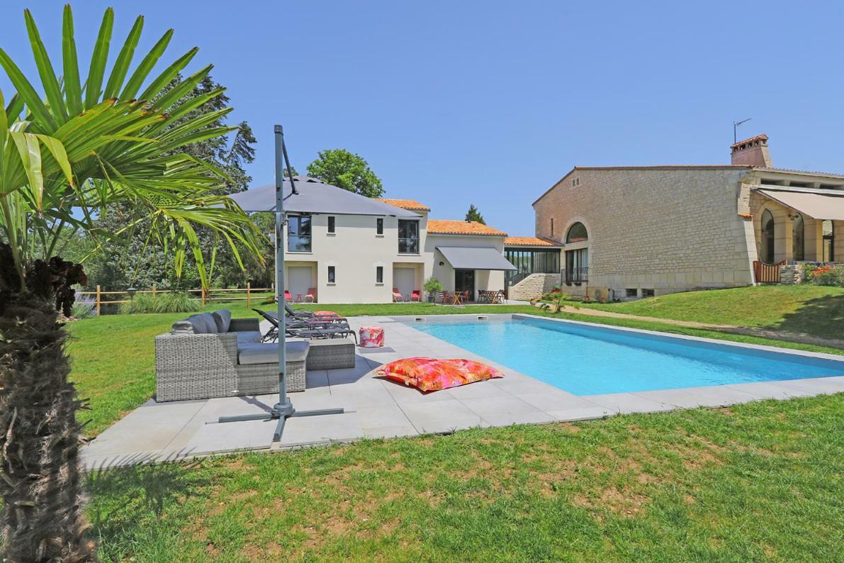 L Esprit Du Clain Chambres D Hotes Bandb De Standing Proches Du Futuroscope Golf Et Lac De St Cyr Naintre Dış mekan fotoğraf